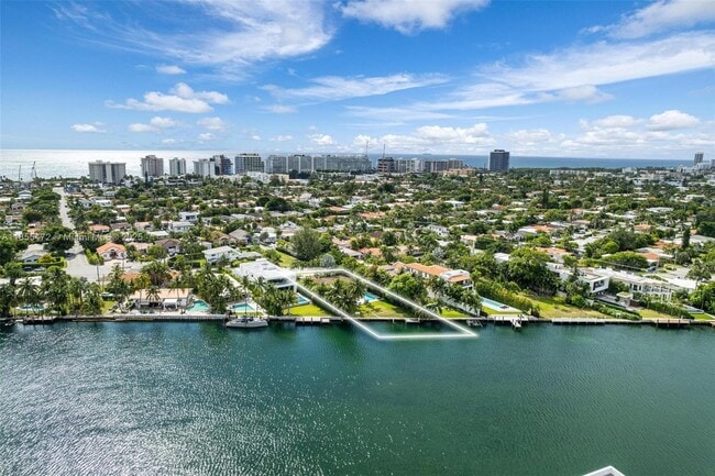 Foto del edificio - 9250 Bay Dr