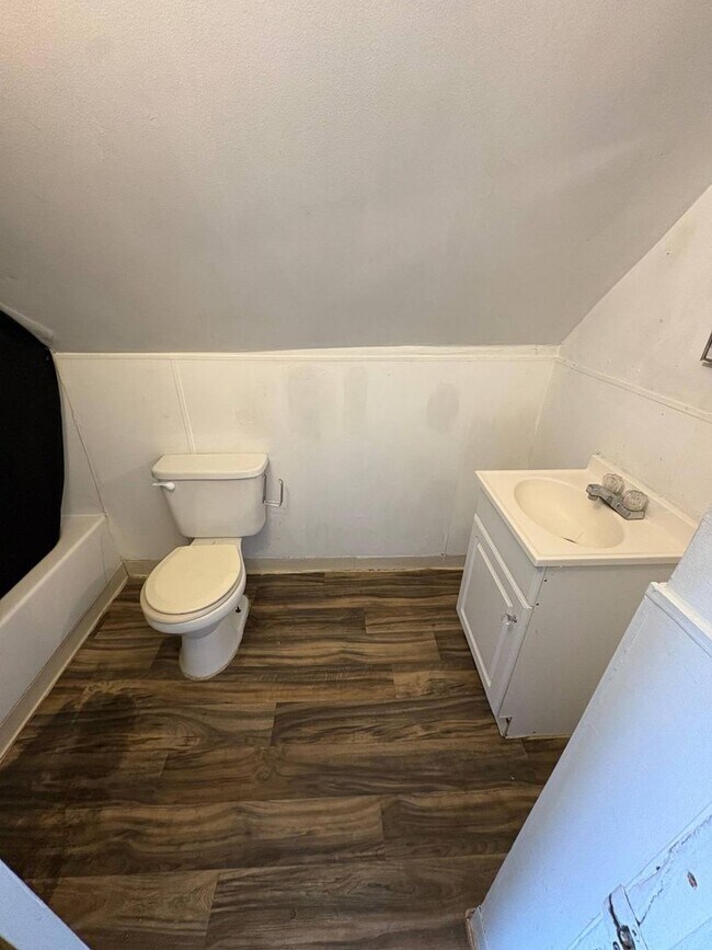 Foto del edificio - ** Move in Special ** Freshly Updated 2-Bedroom, 1-Bathroom Home – $950/Month | 1,240 Sq. Ft.