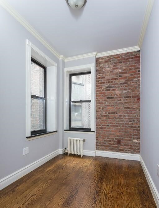 Building Photo - 309 E 8th St