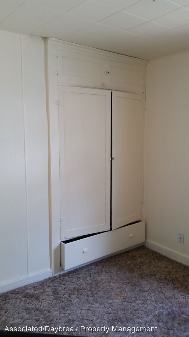 Building Photo - 2 br, 1 bath House - 905 N. Naches Ave