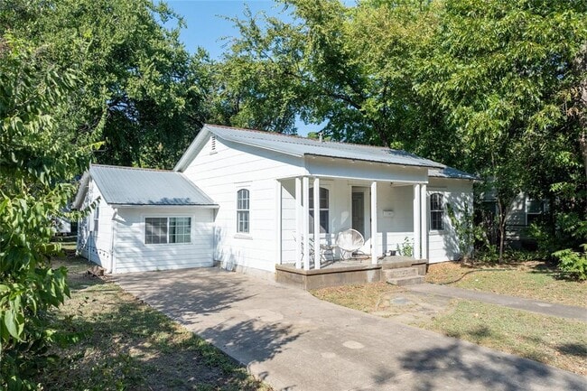 Building Photo - 1028 E 43rd St