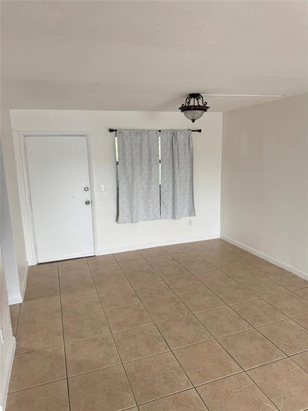 Foto del edificio - 770 NE 128th St