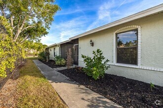 Building Photo - 5113 SW 15th Pl