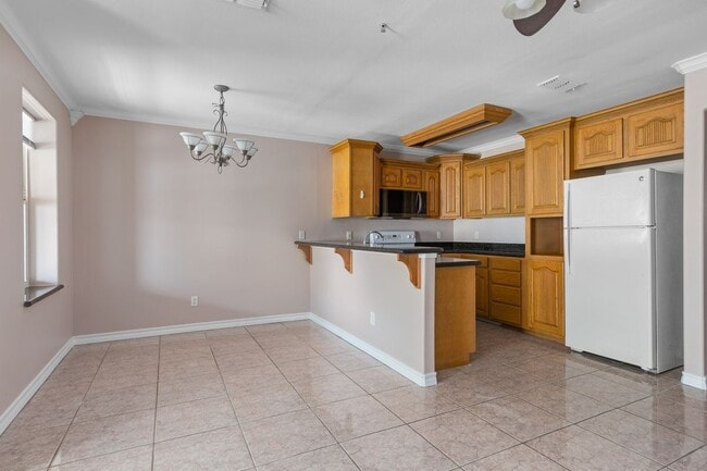 Building Photo - 106 E Campeche St