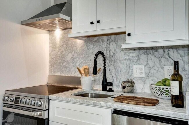 Foto del edificio - 329 K St NE