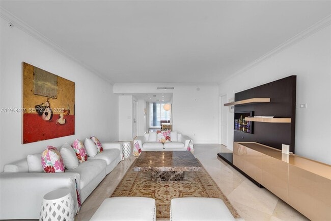 Foto del edificio - 785 Crandon Blvd