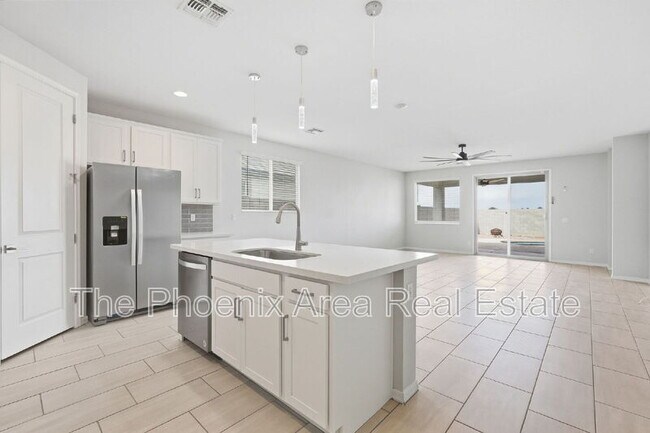 Building Photo - 35786 W Santa Monica Ave