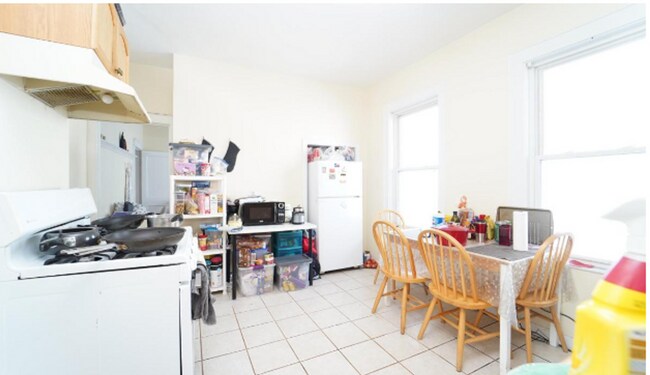 Building Photo - Incredible 4 bed 2 bath in Packard's Corne...