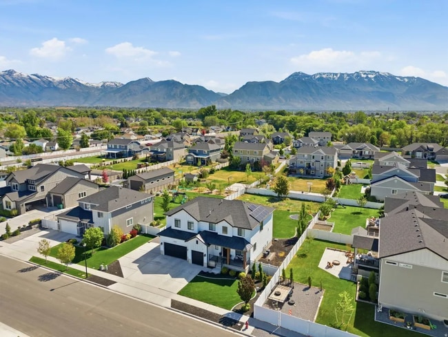 Building Photo - Lehi House