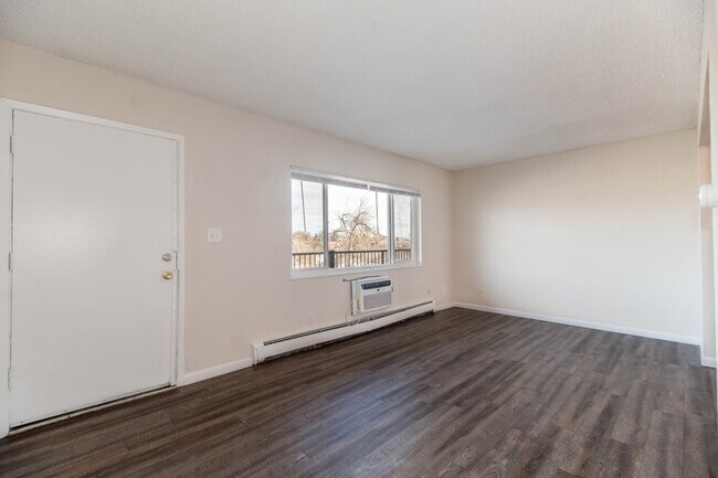 Foto del edificio - 8780 Galen Ct