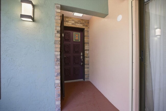 Foto del edificio - Pet-Friendly, 3bd/3bth with Bonus Outbuilding in North Sarasota