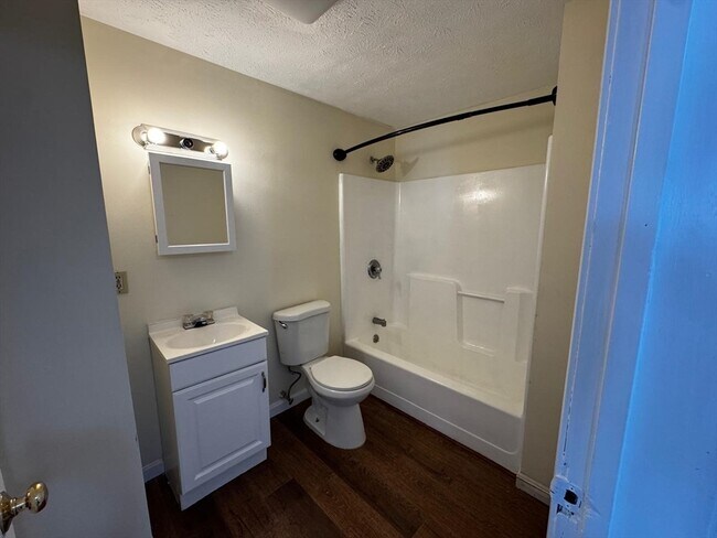 Foto del edificio - 249 E High St