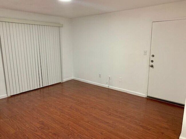 Foto del edificio - Nice 2 Bedroom 1 Bathroom Condo in Fairfield - AVAILABLE NOW!!