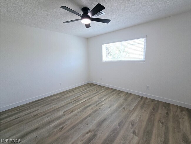 Foto del edificio - 1083 E Calvada Blvd