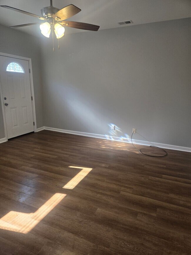 Building Photo - Fresh 3BR/1BA house