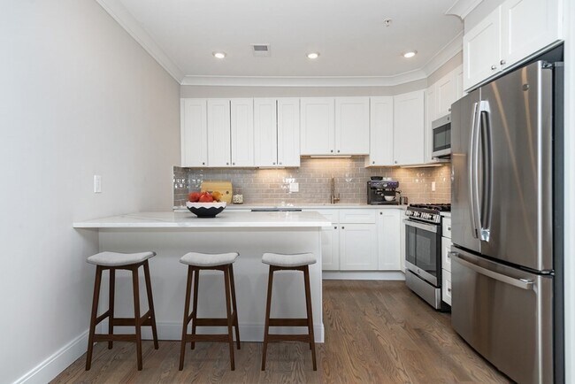 Building Photo - 12 Rush St