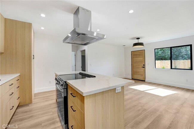 Foto del edificio - 2822 1/2 Waverly Drive Unit