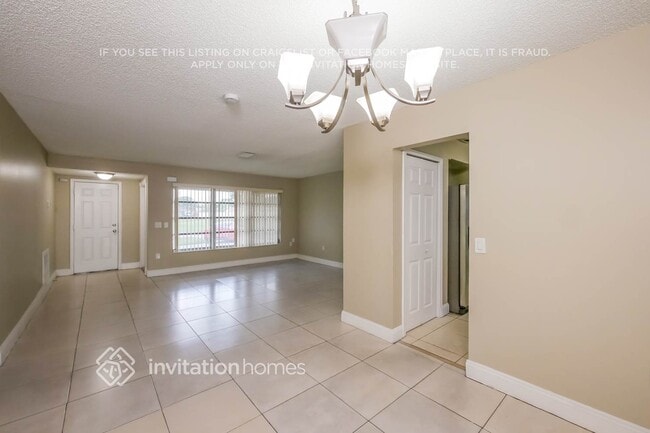 Foto del edificio - 8744 Southampton Dr