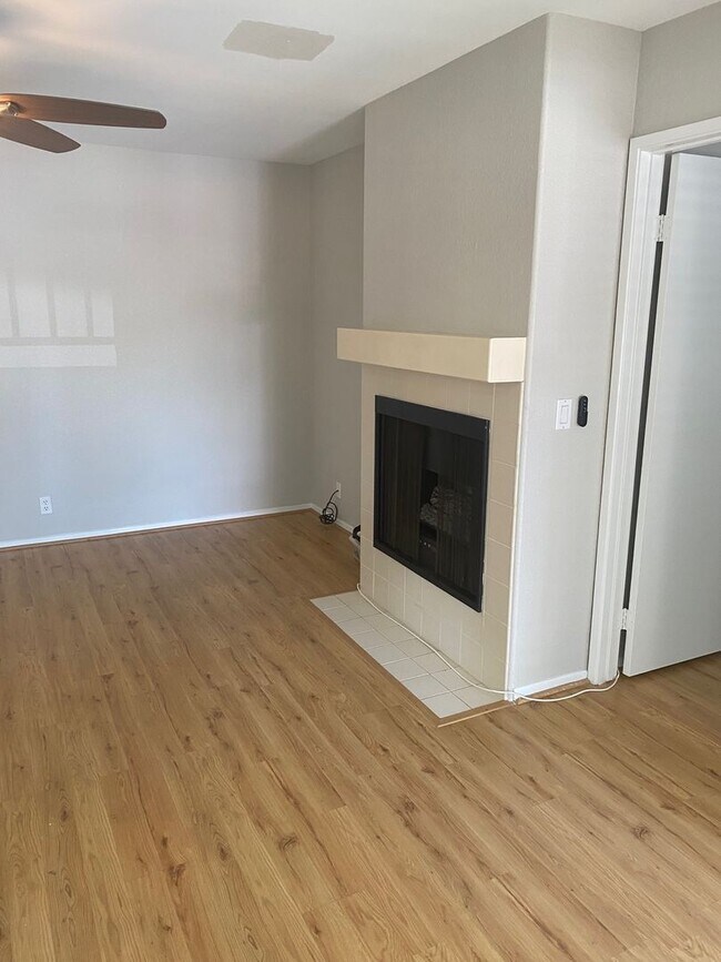 Building Photo - Cozy 1 Bedroom, 1 Bath  Condo close to Sor...