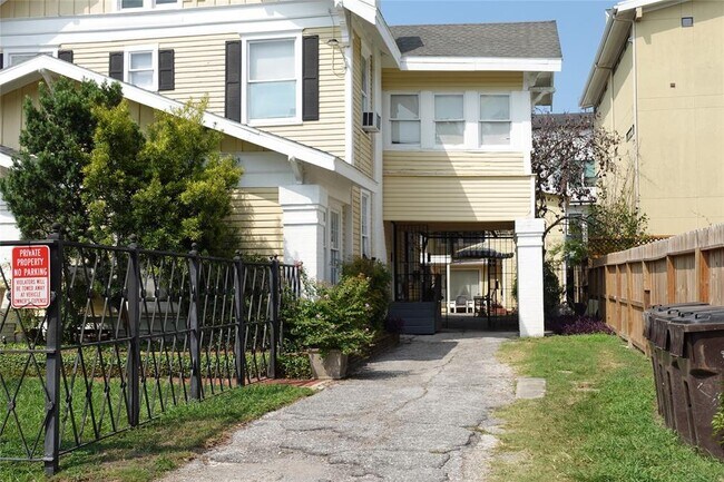 Building Photo - 307 Stratford St