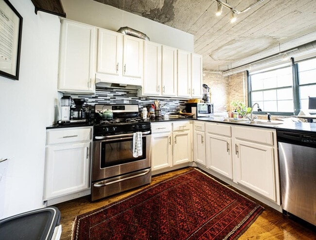 Building Photo - 110 N Peoria St