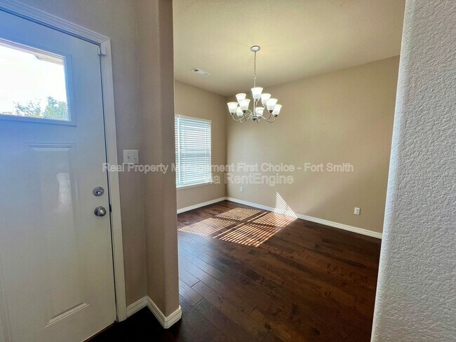 Foto del edificio - 615 Ridge Point Dr