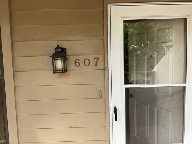 Foto del edificio - 11140 Stratford Dr