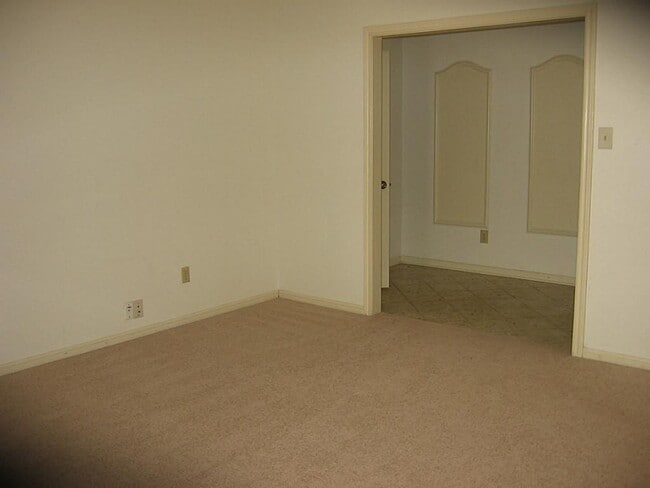 Building Photo - 25407 Tuckahoe Ln