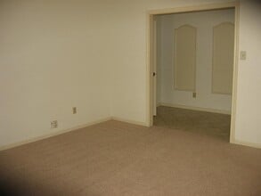 Building Photo - 25407 Tuckahoe Ln