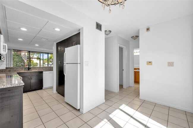 Building Photo - 2821 SW 87th Ave