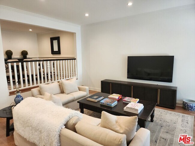 Foto del edificio - 1546 Palisades Dr