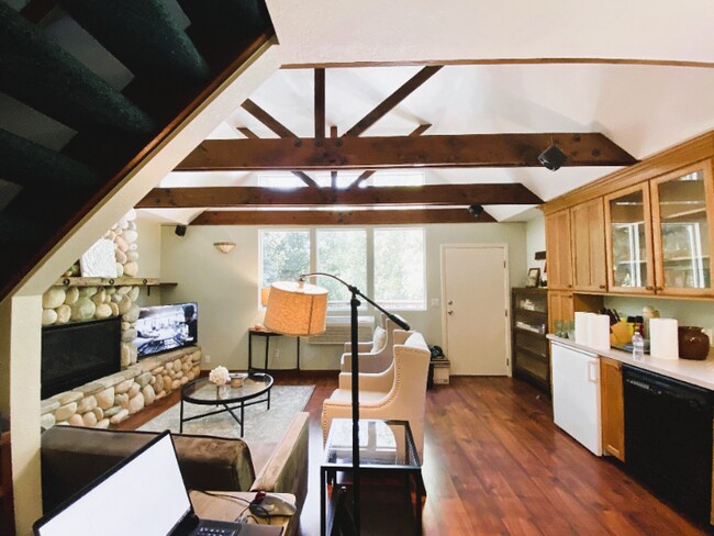 Foto del edificio - 1042 Easum Dr