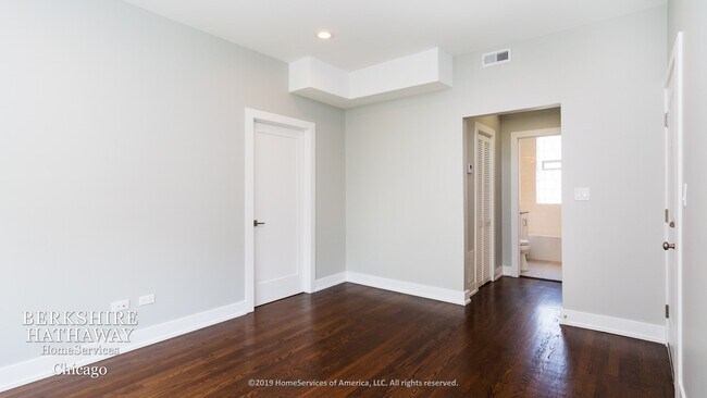 Building Photo - 1156 W Barry Ave