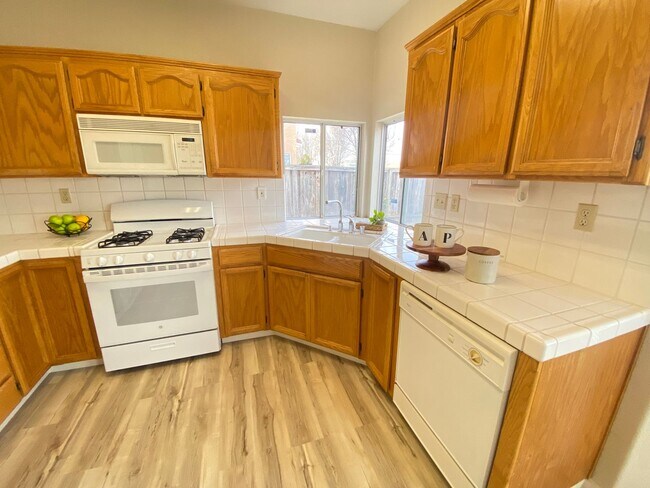Foto del edificio - 24962 Plum Tree St