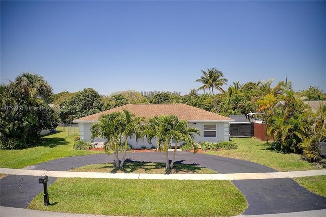 Building Photo - 19445 Carolina Cir
