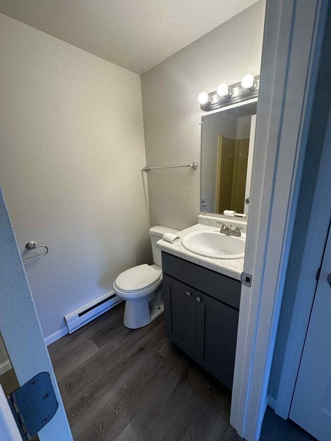 Building Photo - Remodeled Two Bedroom Duplex