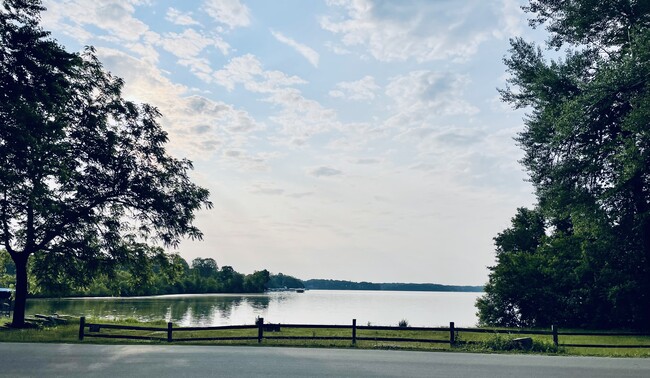 Foto del edificio - 4621 W Beach Rd