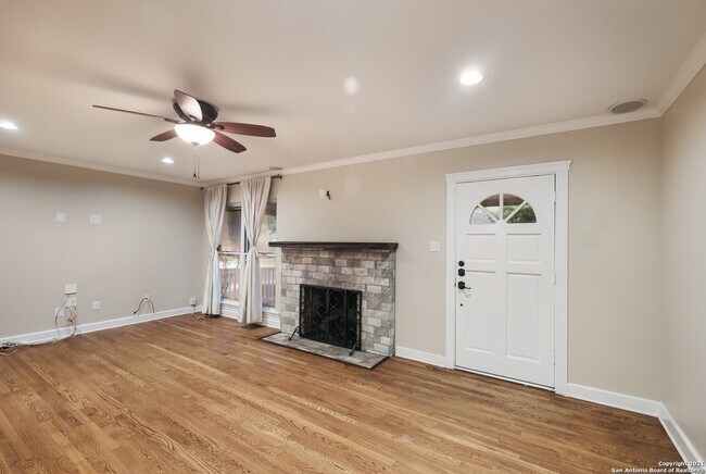 Foto del edificio - 167 E Edgewood Pl