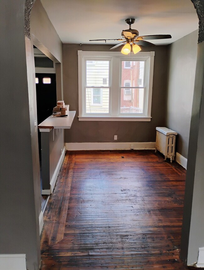 Foto del edificio - 5723 N Woodstock St