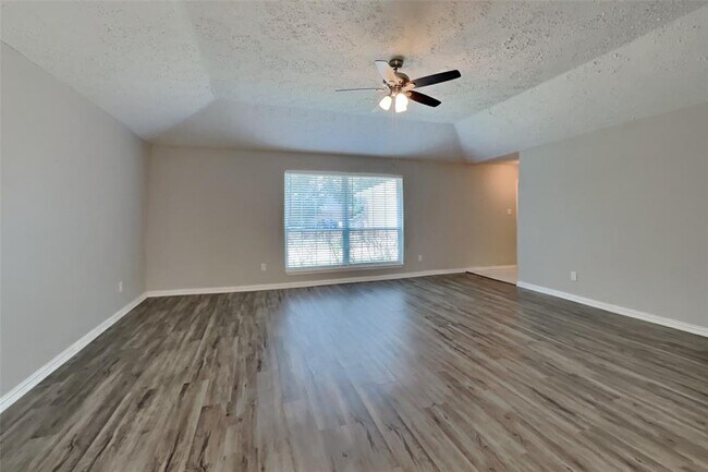 Building Photo - 16358 Maplemont Dr