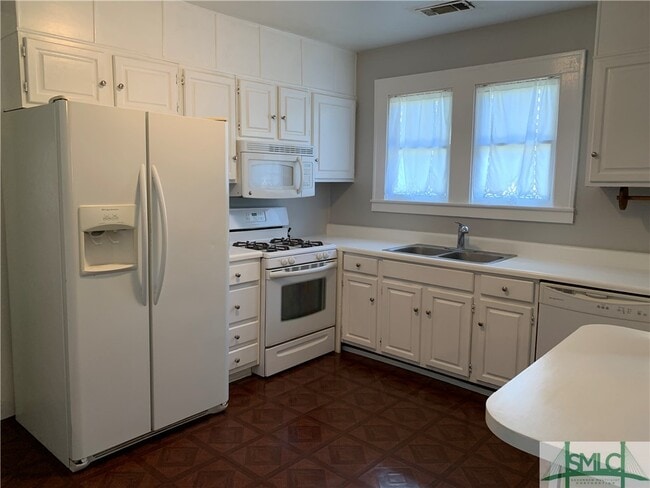 Building Photo - 8512 Whitefield Ave