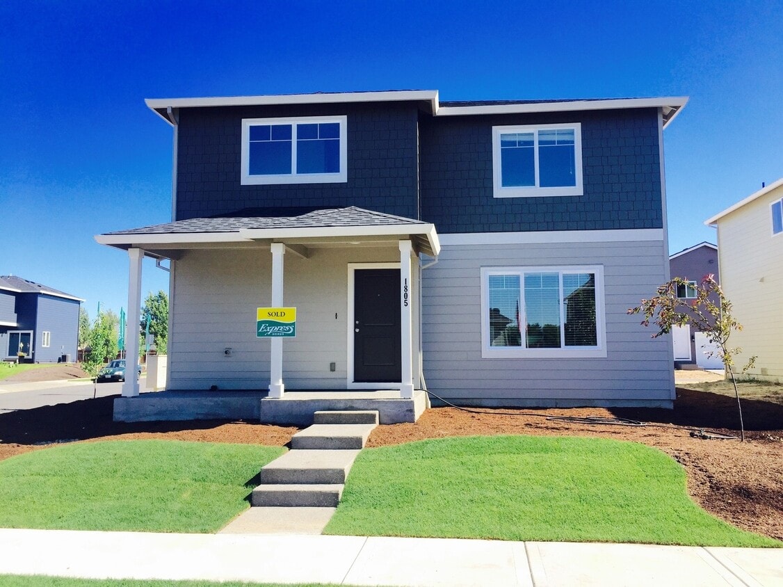 Primary Photo - Air Conditioned Newer Battle Ground Home!