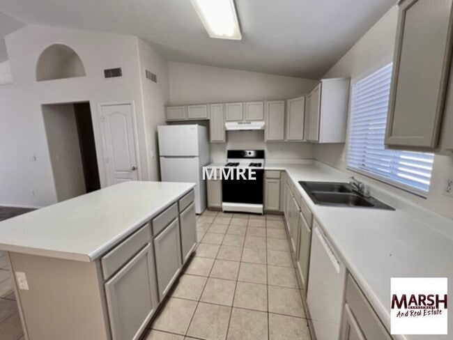 Building Photo - GREAT 3 BEDROOM HOME IN MESA!