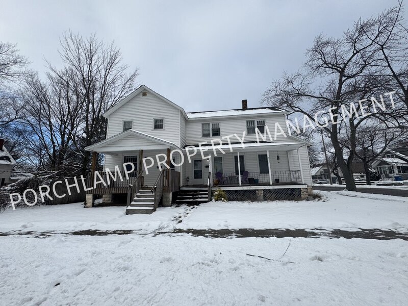 Foto principal - 1249 Pennoyer Ave