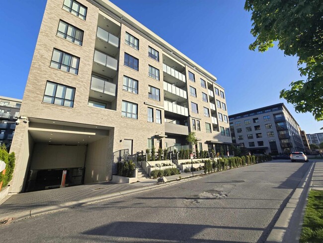 Building Photo - 15738-15785 85 Ave