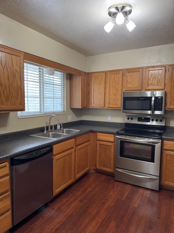 Foto del edificio - 800 Gatewood Dr