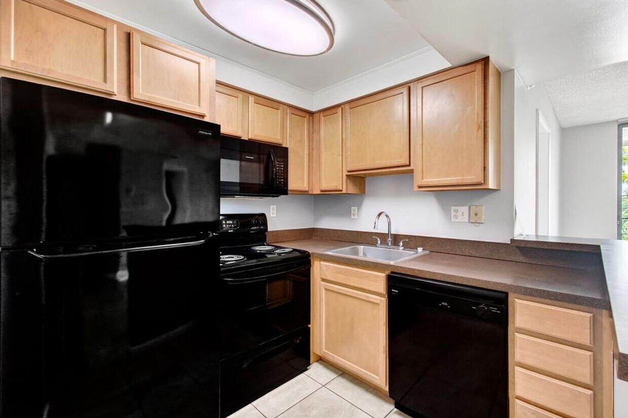 TWO BEDROOM TWO BATHROOM!! WATERFRONT COMMUNITY!! - TWO BEDROOM TWO BATHROOM!! WATERFRONT COMMUNITY!!