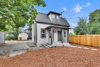 Building Photo - 2016 W Gardner Ave