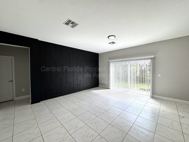 Foto del edificio - 1389 Worthington Dr