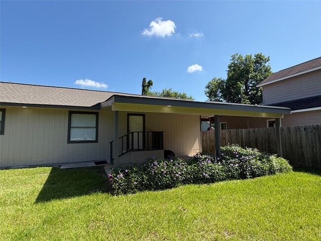 Foto del edificio - 17807 Dean Ct
